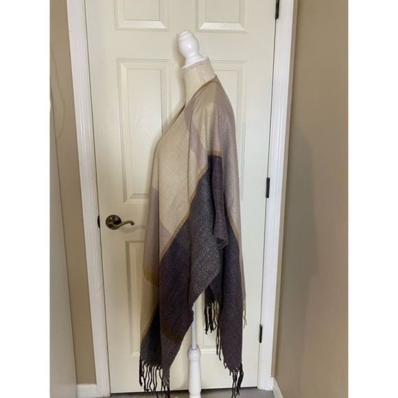 Woolrich Wrap - Picture 4 of 6